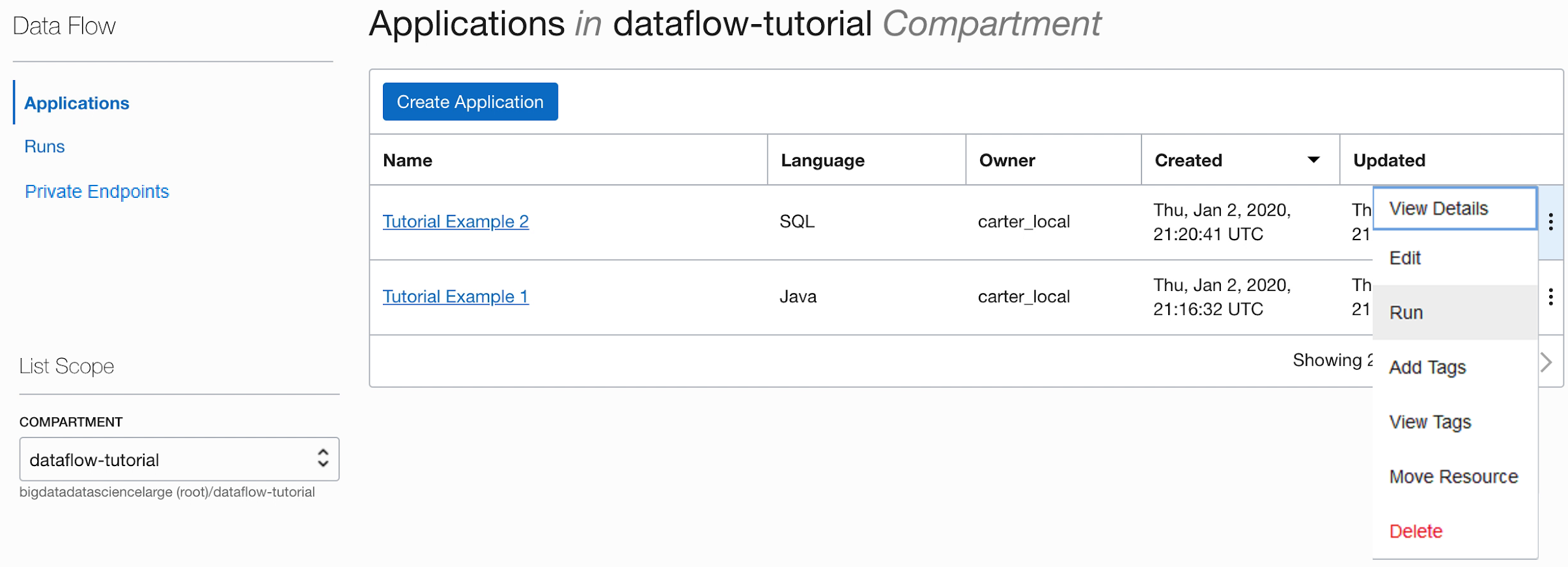このチュートリアルで作成した2つのアプリケーションが新しい順に表示された「アプリケーション」ページ。アプリケーションをリストした表には、「名前」、「言語」、「所有者」、「作成日時」および「更新日時」の5つの列があります。各行の最後にはケバブ・メニューがあります。チュートリアル例2で、ケバブ・メニューがクリックされ、オプションが表示されています。これらは、「詳細の表示」、「編集」、「実行」、「タグの追加」、「タグの表示」および「削除」です。「実行」をクリックしようとしています。