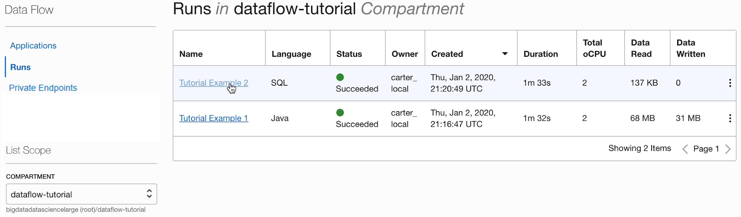 このチュートリアルで作成した2つのアプリケーションが新しい順に表示された「実行」ページ。それぞれに1つの実行のみがあります。アプリケーションをリストした表には、「名前」、「言語」、「ステータス」、「所有者」、「作成日時」、「期間」、「oCPU合計」、「データ読取り」および「データ書込み」の9つの列があります。チュートリアル例2のステータスは「成功」で、表の他のセルは移入されています。